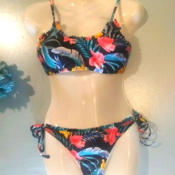 - Indigo Rein black with tropical print medium bikini NWOT - Picture 1 of 12